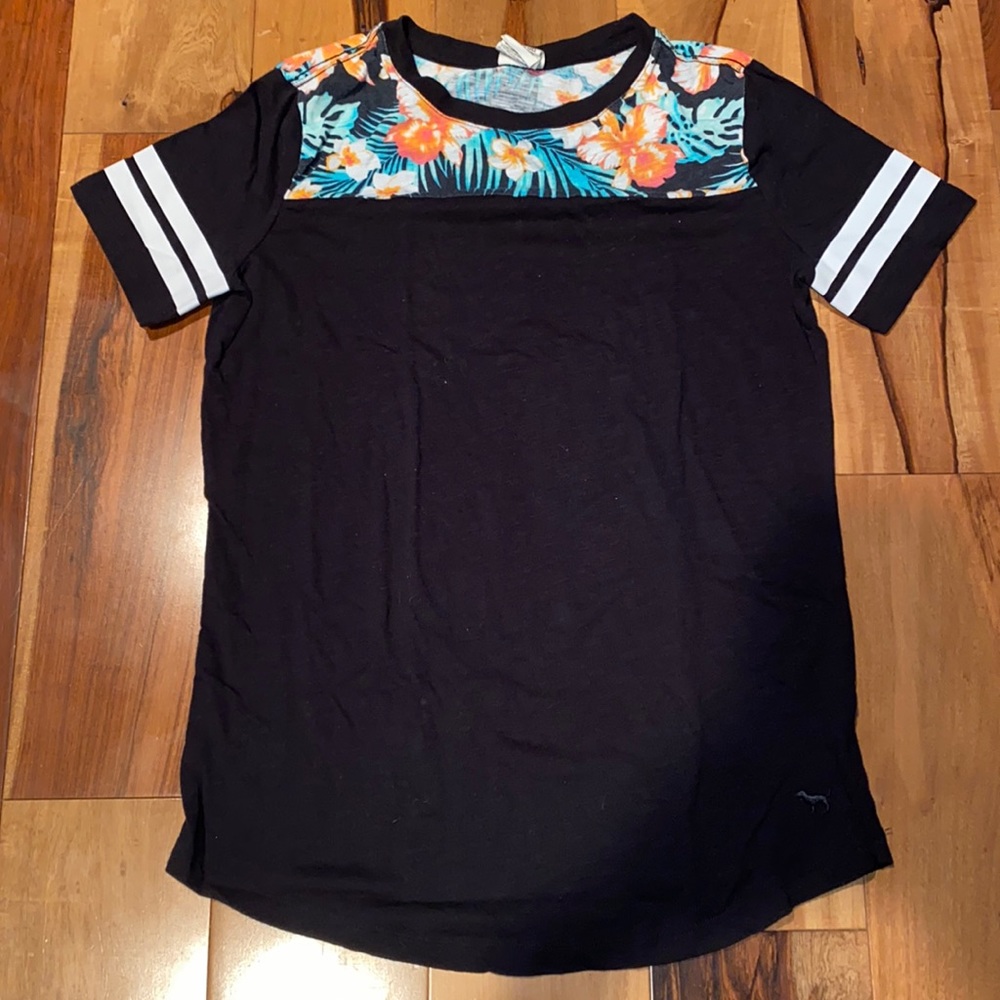 NWOT - VICTORIAS SECRET PINK FLORAL VINTAGE TEE - SIZE XS